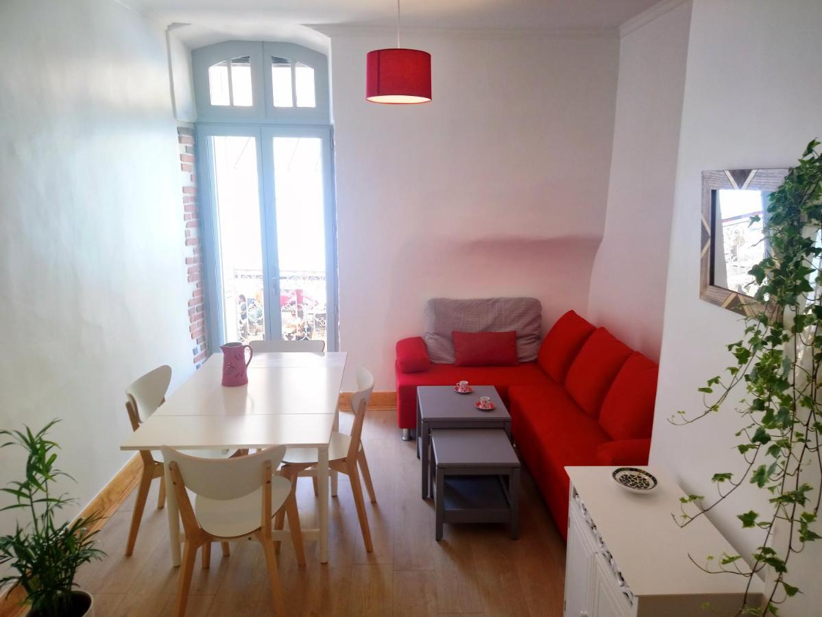Joli Duplex Avec Balcon Et Vue Sur Place Du Centre Historique ! Foix Buitenkant foto